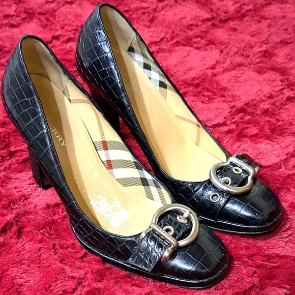 LIKE NEW BURBERRY HEELS - Picture 2 of 14